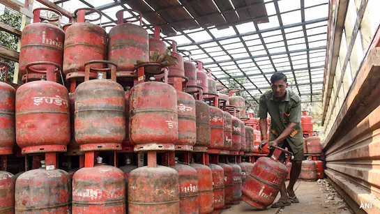 Not just hotels, the LPG price hike has also hit schools and PGs